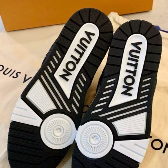 LOUIS VUITTON Trainer - Panda Patterned Print Fashion Sneaker - Picture 4 of 4